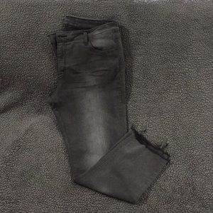 * Levi’s Mid Rise Skinny Gray jeans with frayed hem
